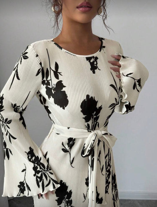 Elegant casual pleated dress