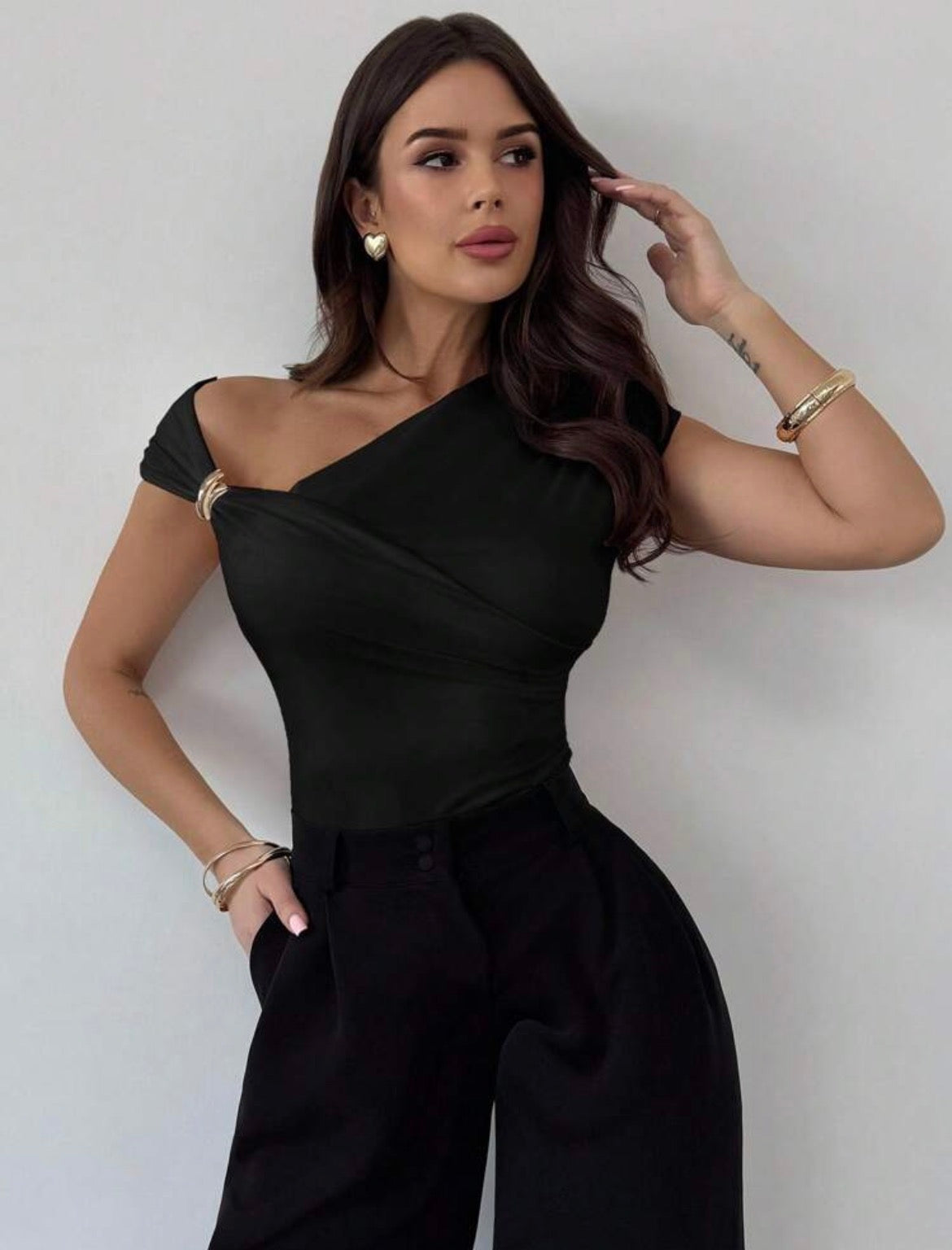 Shoulder Wrap Ruched Waist Tight Fit T-Shirt With Metal Decor
