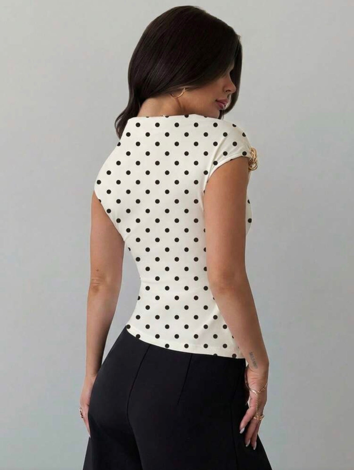 Shoulder Wrap Ruched Waist Tight Fit T-Shirt With Metal Decor